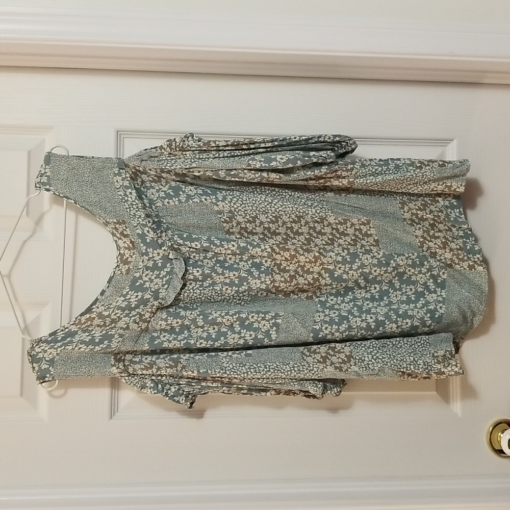 Cold shoulder top - Picture 2 of 4